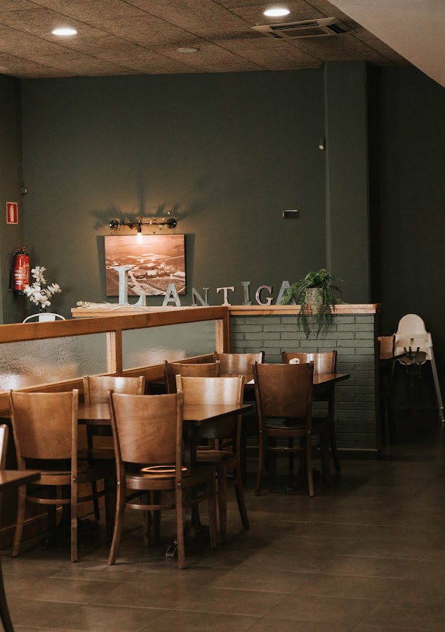 L’ ANTIGA FÀBRICA - Cafeteria • Restaurant