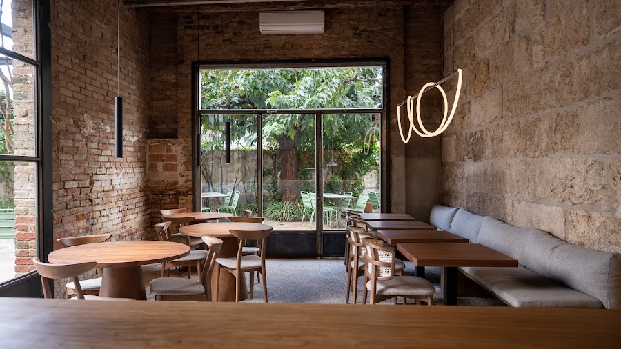 Flora · Hostel · Restaurant